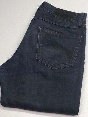 LIKE NEW MENS UNIQLO CLASSIC STRAIGHT JEANS 31x32 ⭐️
